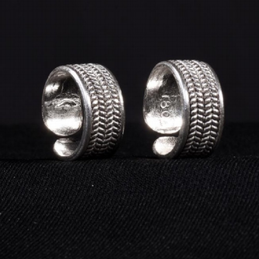Shop Jaypore Women Silver Toe Ring for Women Online 39592781
